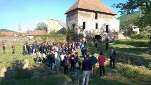 Cetatea-Bathory-2-305x172